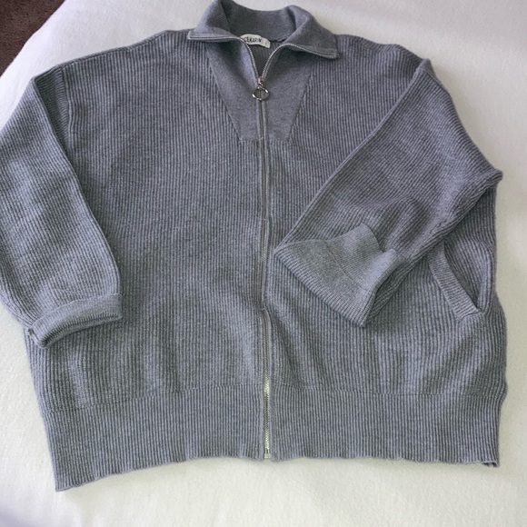 Women’s, size 2XL, Gray Zipper up Sweater with pockets NWOT - Picture 2 of 12